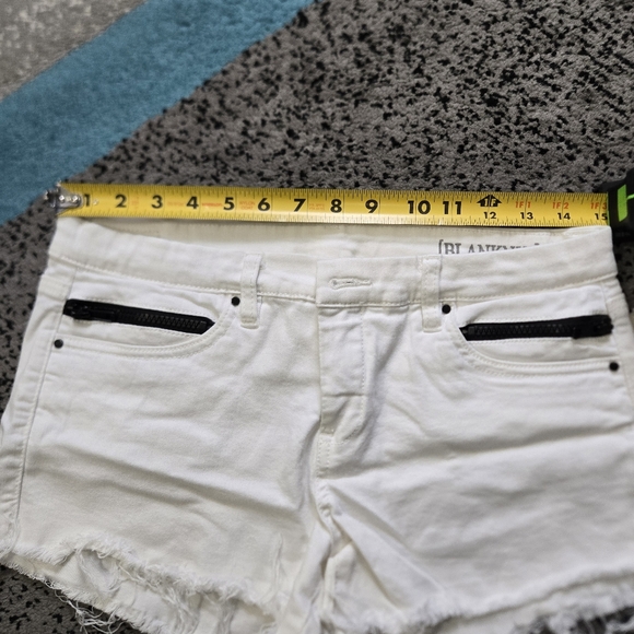 Blank NYC low Rise Mini Shorts, 28, EUC - Picture 5 of 10